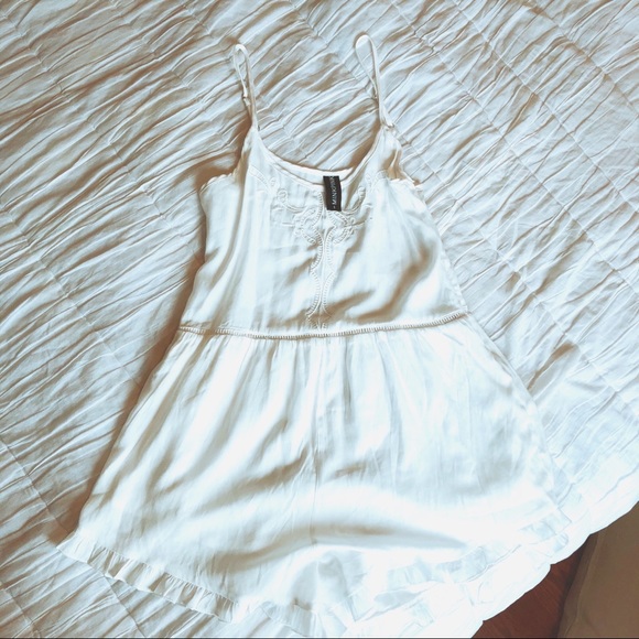 MINKPINK Dresses & Skirts - MINKPINK White Romper